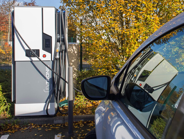 Ouest Charge : réseau public de bornes de recharge pour véhicules