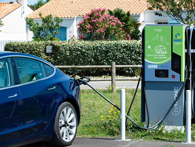 Ouest Charge : réseau public de bornes de recharge pour véhicules